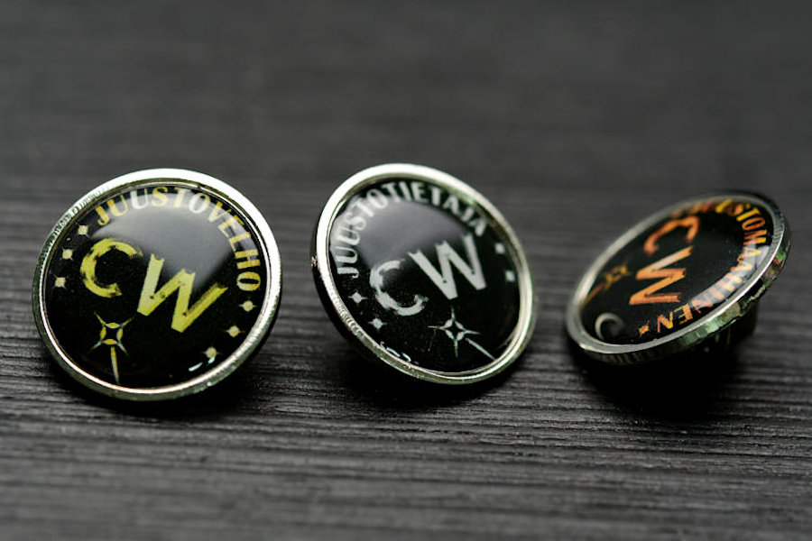 Printed doming lapel pins with express production